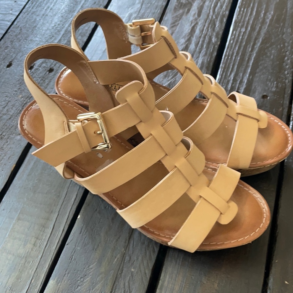 Strappy Wedge Sandala